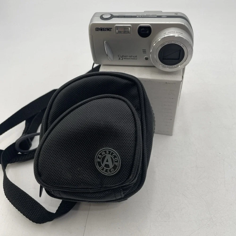 Sony Cyber-Shot DSC-P52 3.2MP Digital Camera Smart Zoom+Batrery+SD Card+Case